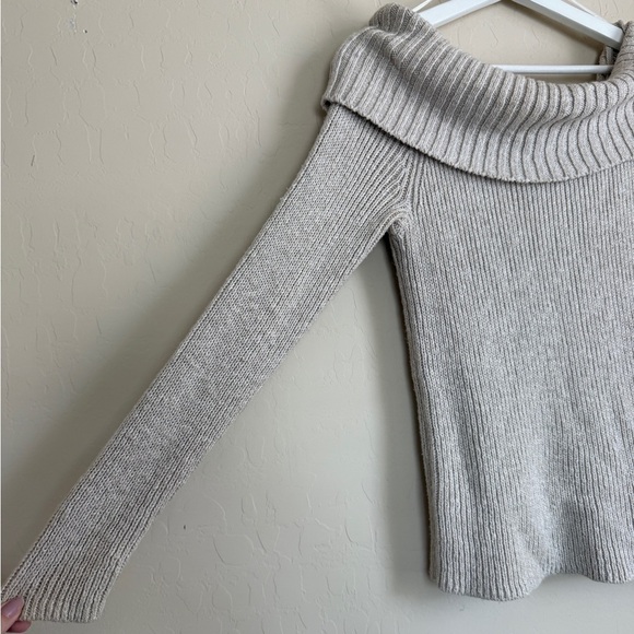 Hollister Off Shoulder Sweater Cream Ribbed Long Sleeve Large Soft Comfy Cozy - Picture 6 of 8